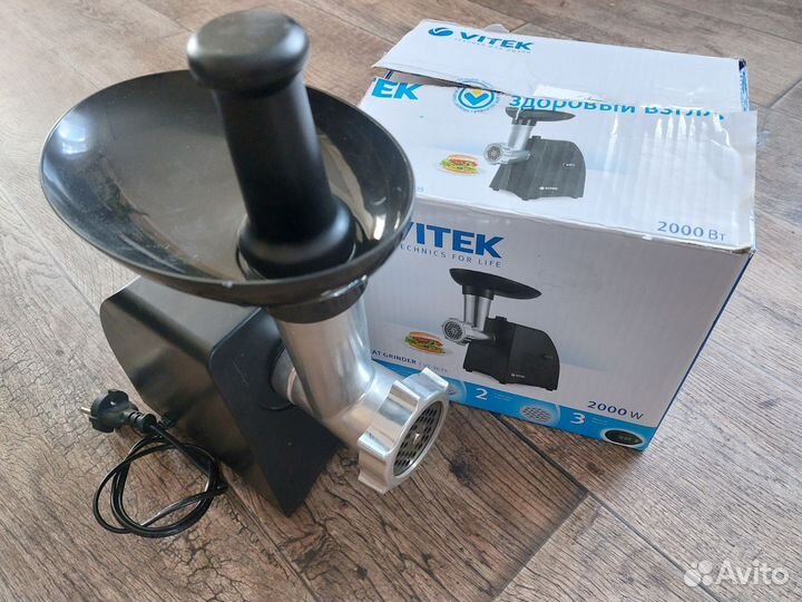 Мясорубка электрическая Vitek 2000W
