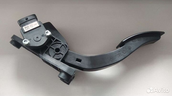 Педаль акселератора