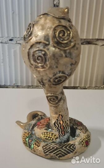 Декоративная фигурка кобры