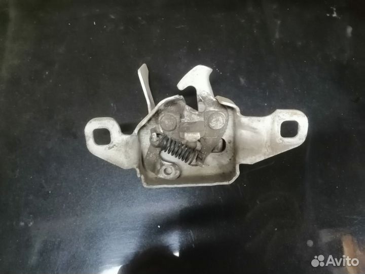 Замок капота Рено Логан Сандеро