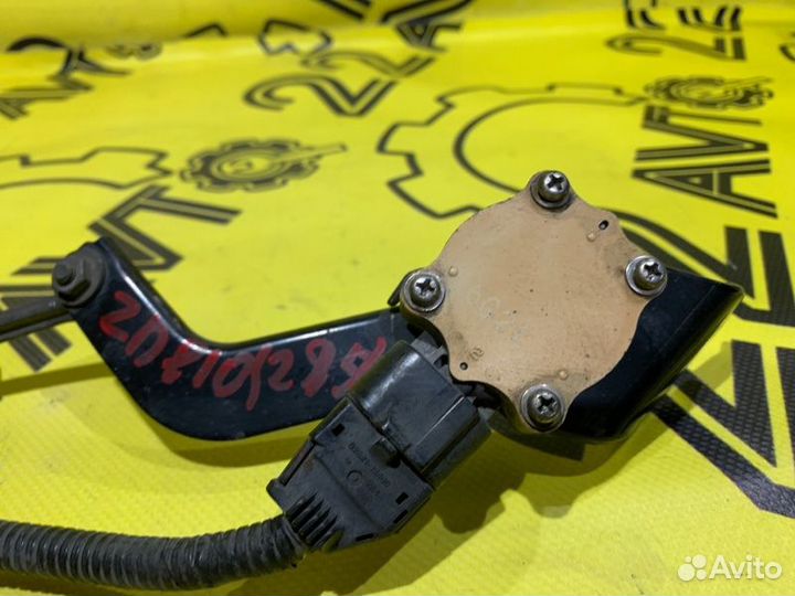 Датчик положения кузова задний Toyota Wish ZNE10