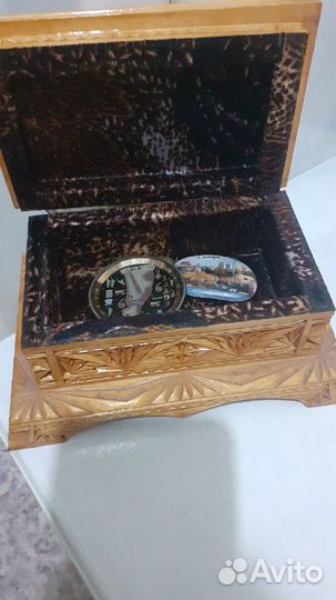 Деревянная шкатулка