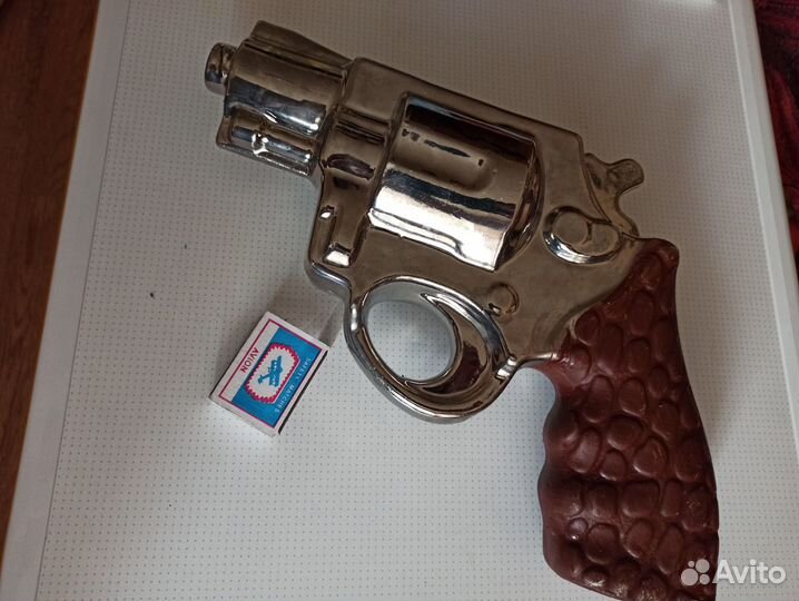 Бутылка-сувенир револьвер