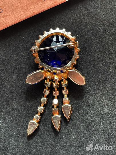 Брошь с кристаллами