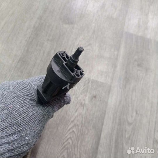 Трос капота Renault Logan