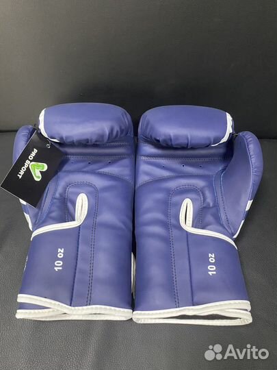 Боксерские перчатки Venum