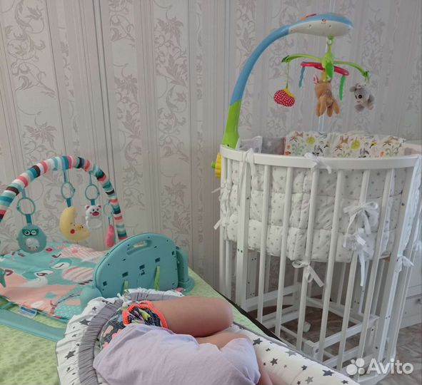 Детская кроватка с маятником круглая
