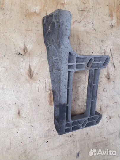 Кранштейн подножки Mercedes Benz Actros