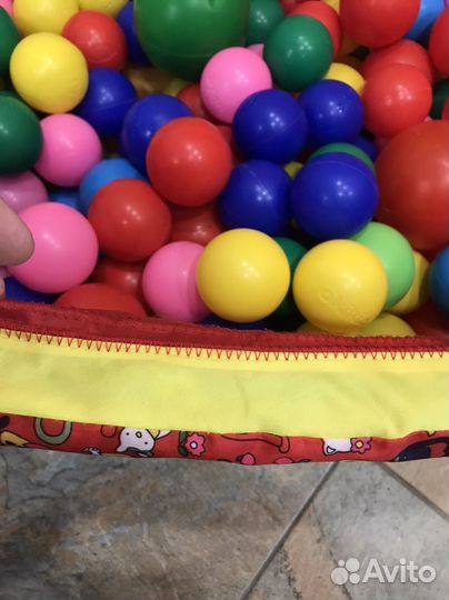 Сухой бассейн с шариками