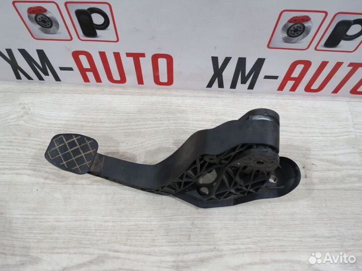 Педаль сцепления Skoda Rapid