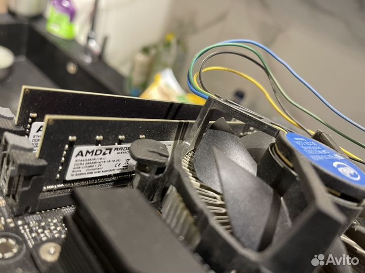 Материнская плата asus TUF процессором и памятью