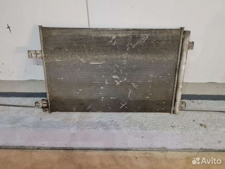 VW Transporter Caravelle T6 радиатор кондиционера