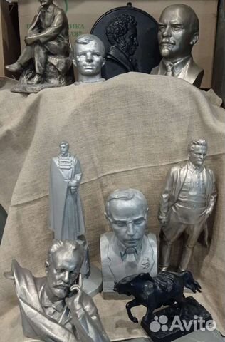 Металлические статуэтки, бюсты, панно