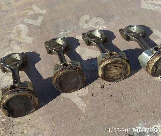 Поршень в сборе с шатуном
