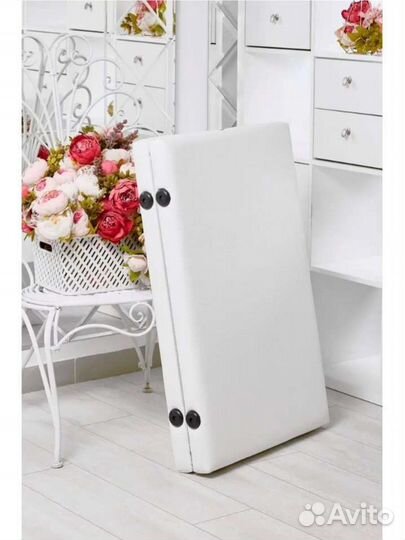 Косметологическая кушетка для наращивания ресниц