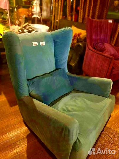 Кресло голубое из велюра