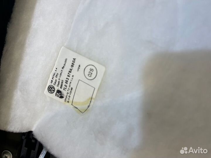 Обшивка боковой двери передняя левая Volkswagen