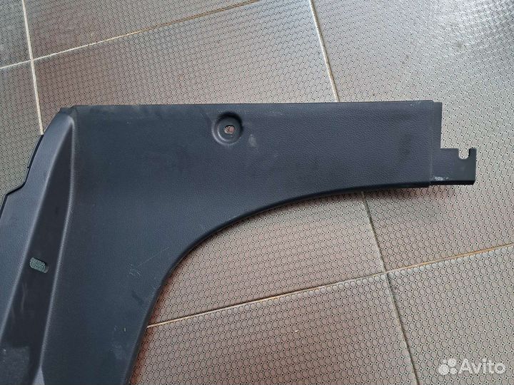 Накладка внутренняя за задним сиденьями Nissan