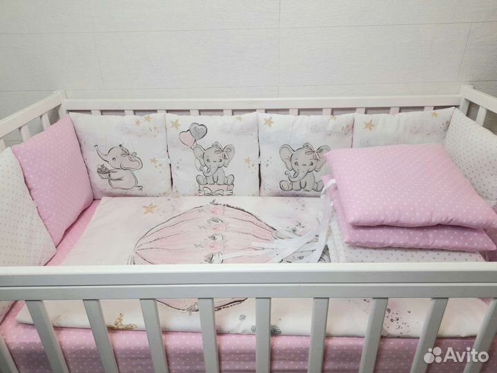 Бортики в детскую кроватку с панельками и пледиком