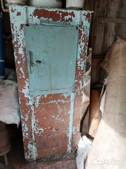 Сейф металлический