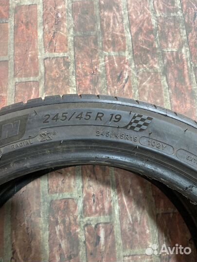 Michelin Pilot Sport 4 245/45 R19 102Y