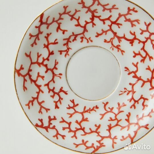 Чашка с блюдцем с коралловым декором