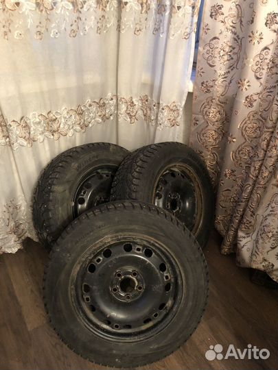 Шины с дисками 205/65/R15 3 штуки