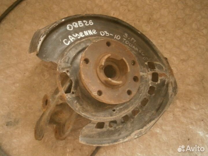 Кулак поворотный задний правый Porsche Cayenne 200