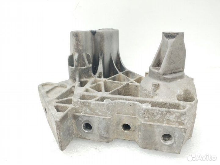 Кронштейн двигателя правый Volkswagen Golf 5 2.0