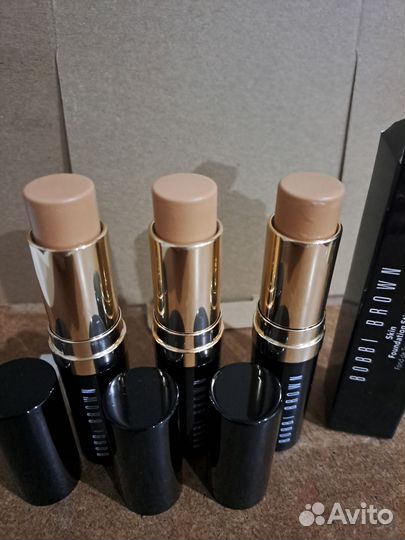 Тональное средство стик Golden Beige. Bobby Brown