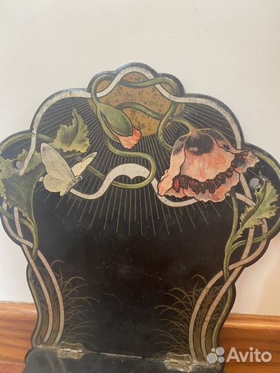 Полочки для фарфоровых статуэток