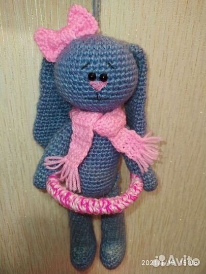 Заяц вязаный