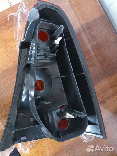 Задний левый фонарь