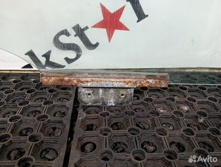 Стекло двери правой