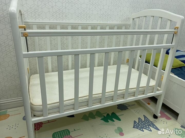 Детская кроватка с матрасом