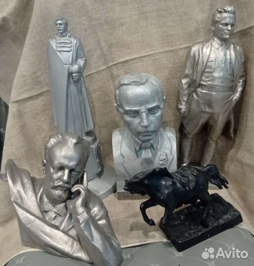 Металлические статуэтки, бюсты, панно