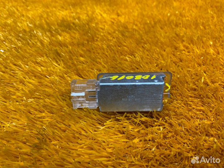 Плафон освещения задний левый Porsche Cayenne 957