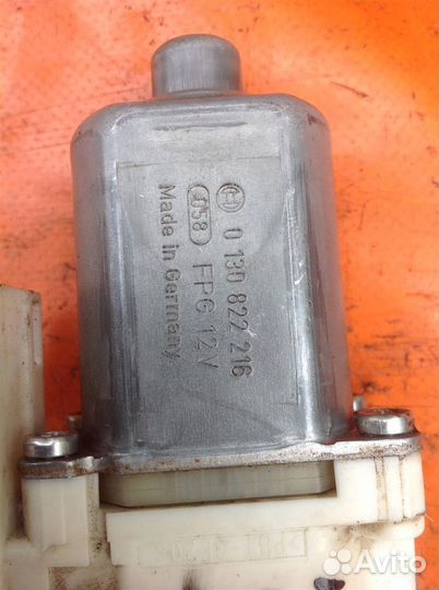 Мотор стеклоподъемника передней правой двери For