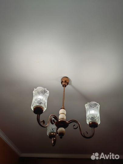 Люстры и светильники бу