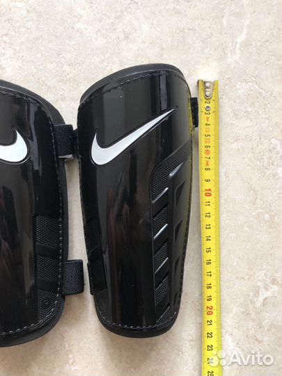 Футбольные щитки nike