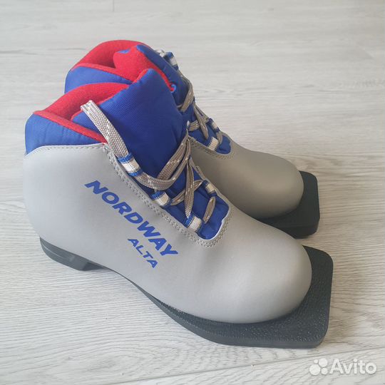 Лыжные ботинки детские размер 30