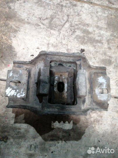 Подушка двигателя Ford Fusion 2005-2012