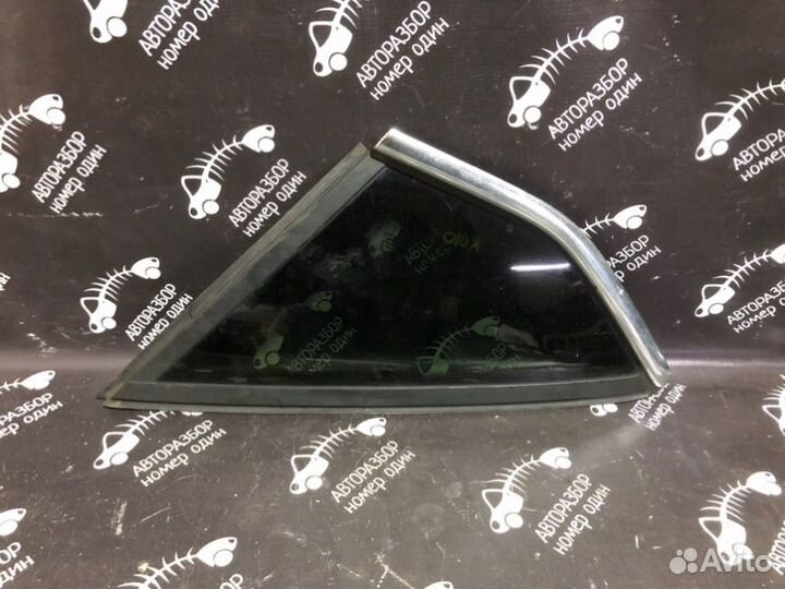 Стекло (форточка) боковое правое Ford Focus 3