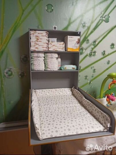 Настенный пеленальный стол