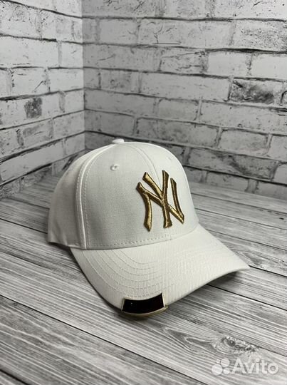 Бейсболка NY эффектная