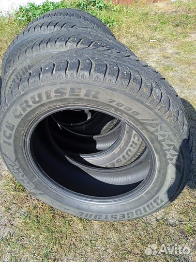 Bridgestone Ice Cruiser 7000 235/60 R17
