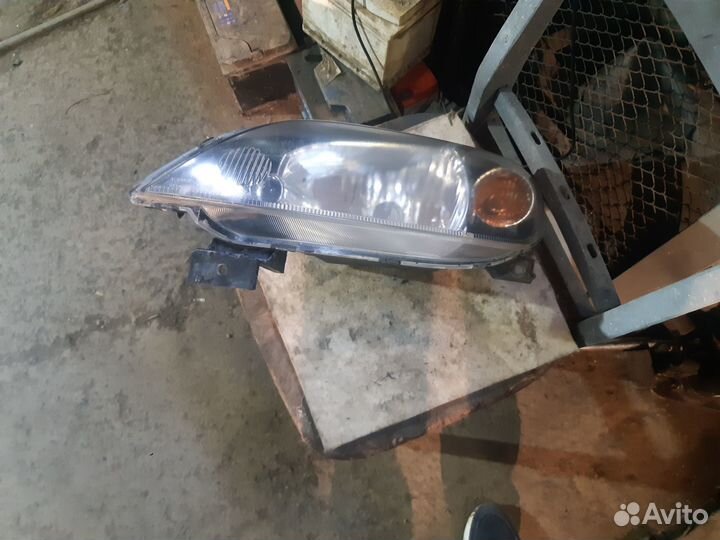 Фара mazda demio