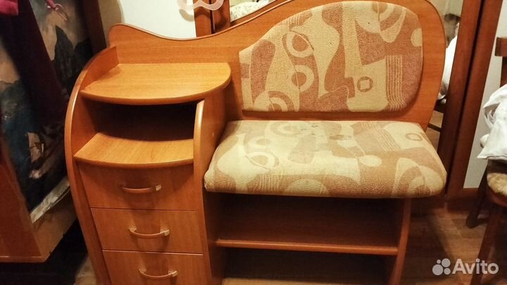 Тумба в прихожую с сиденьем