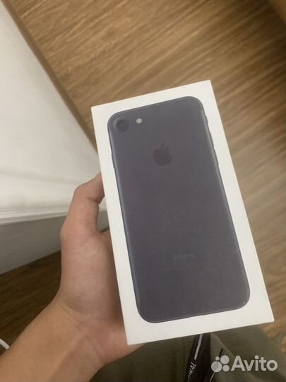 Коробка iPhone 7