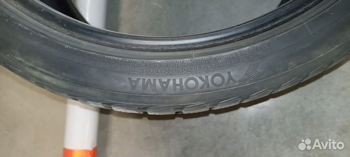 Yokohama BluEarth Winter V905 325/30 R21 V